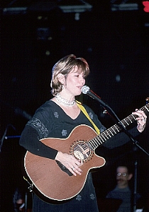 Sara Hickman - La Zona Rosa - 3-27-1999; Photo by Paul Johnston