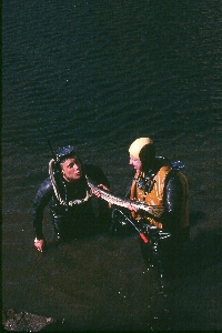 Bobby Brewer Kissing Gar / Paul Johnston Holding / 1-1969